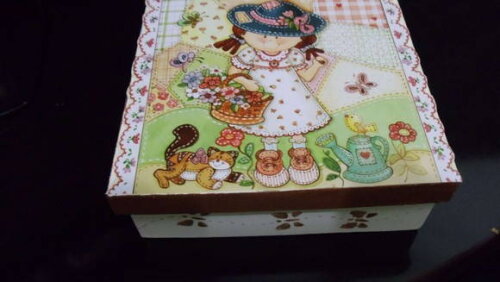 Caixa em mdf - Menina no Jardim