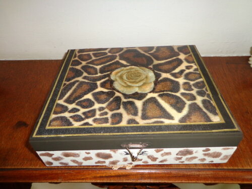 Caixa em mdf com Fecho de Metal-black Friday-39,90