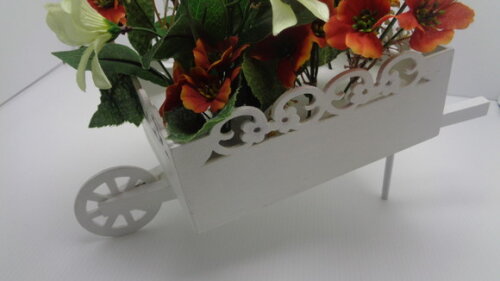 Carriola em mdf com Flores