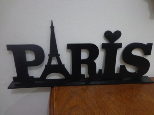 Palavra Paris em mdf