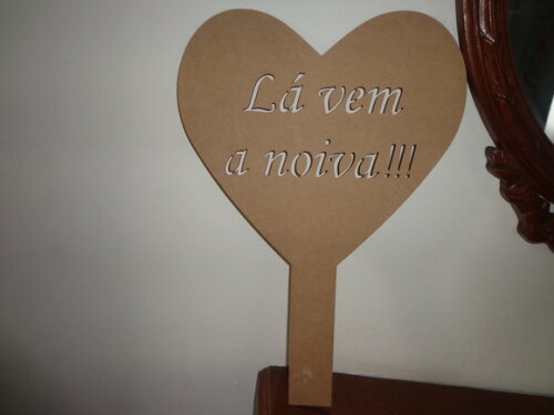 Placa Lá Vem a Noiva-coração