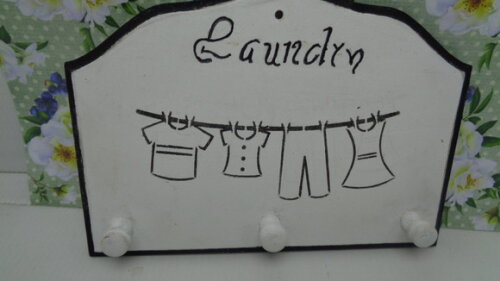 Placa Lavanderia com Pitons para Pendurar