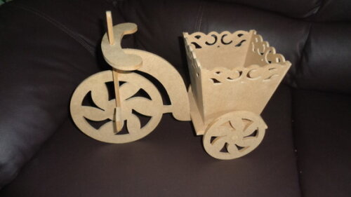 Triciclo com Cachepô em mdf