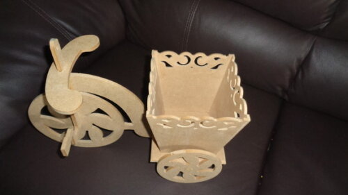 Triciclo com Cachepô em mdf