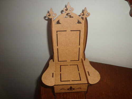 Trono Real em mdf