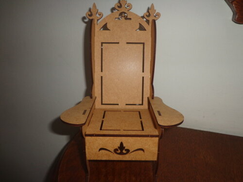 Trono Real em mdf