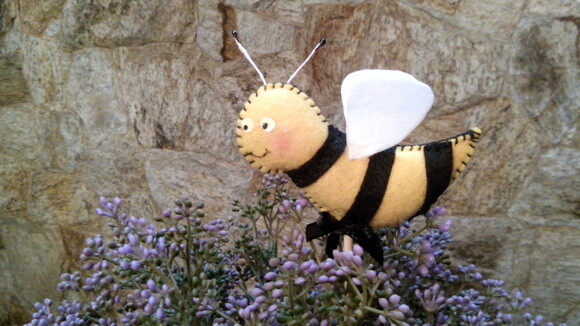 Abelhinha de Feltro no Palito - Decoração festa bichinhos do ja