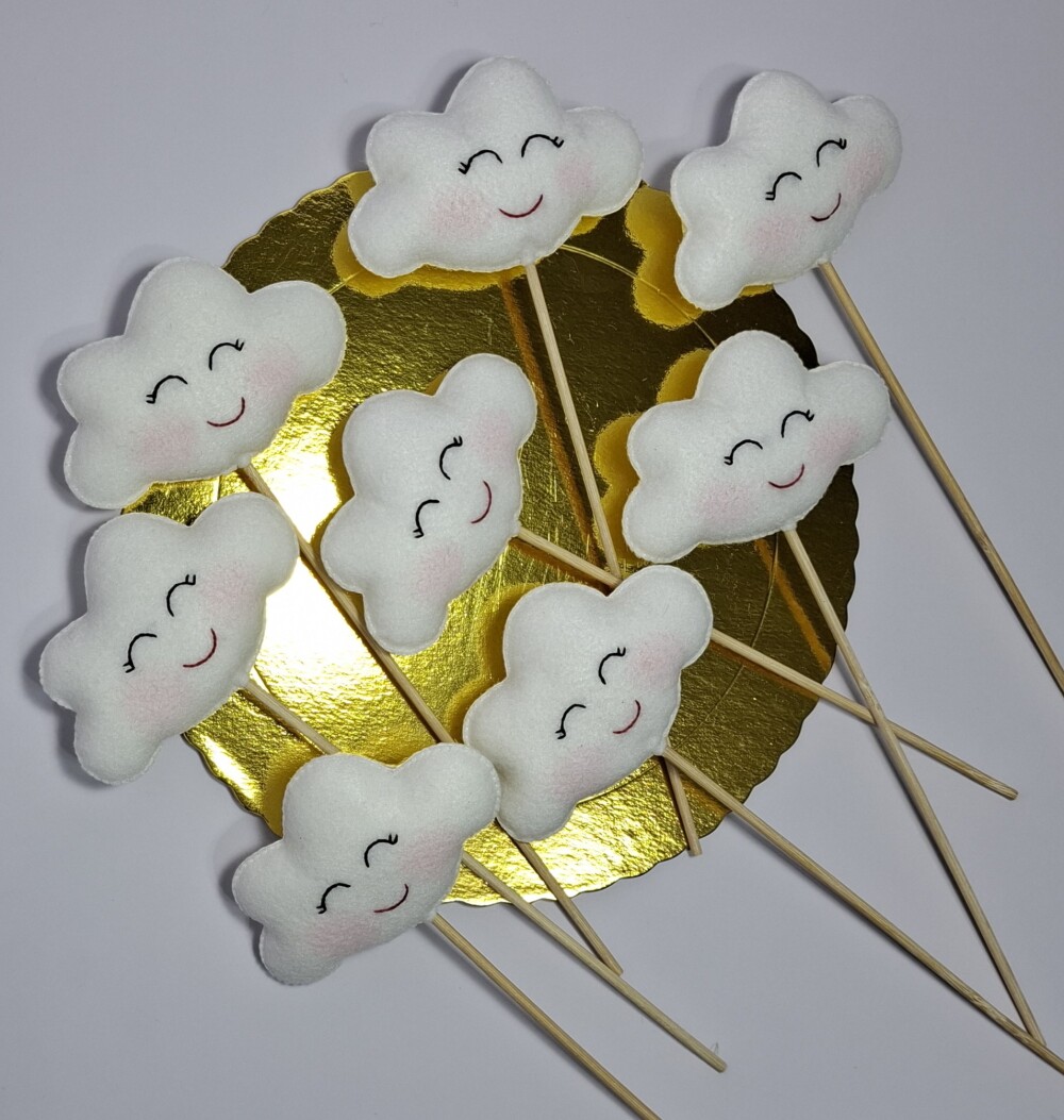 kit com 08 - Nuvem feliz em feltro para decoração - no Palito