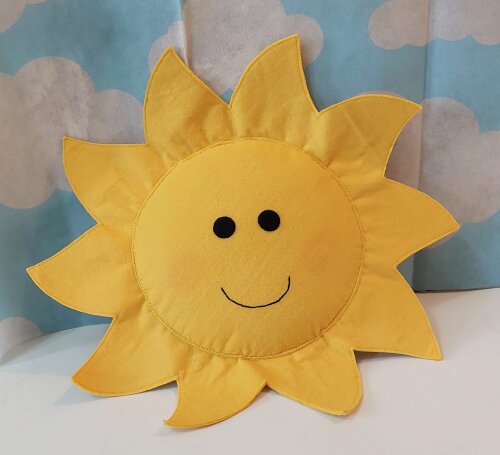 Sol sorridente em feltro com 30 cm