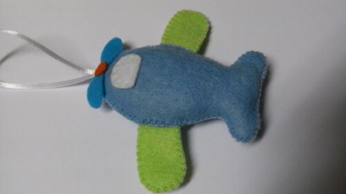 Pingente de avião em feltro