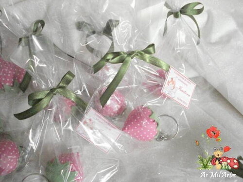 Chaveiro de Morango Rosa