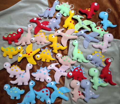 Chaveiro de Dinossauro Colorido em Feltro