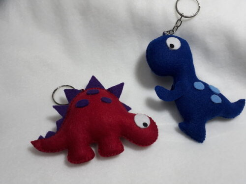 Kit com 15 Chaveiros Dinossauros Coloridos de Feltro