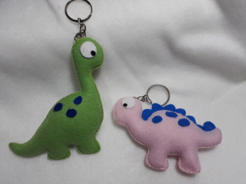 Kit com 15 Chaveiros Dinossauros Coloridos de Feltro