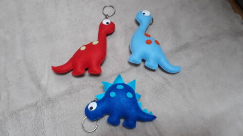 Kit com 15 Chaveiros Dinossauros Coloridos de Feltro