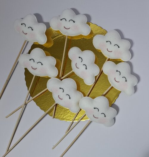 kit com 08 - Nuvem feliz em feltro para decoração - no Palito
