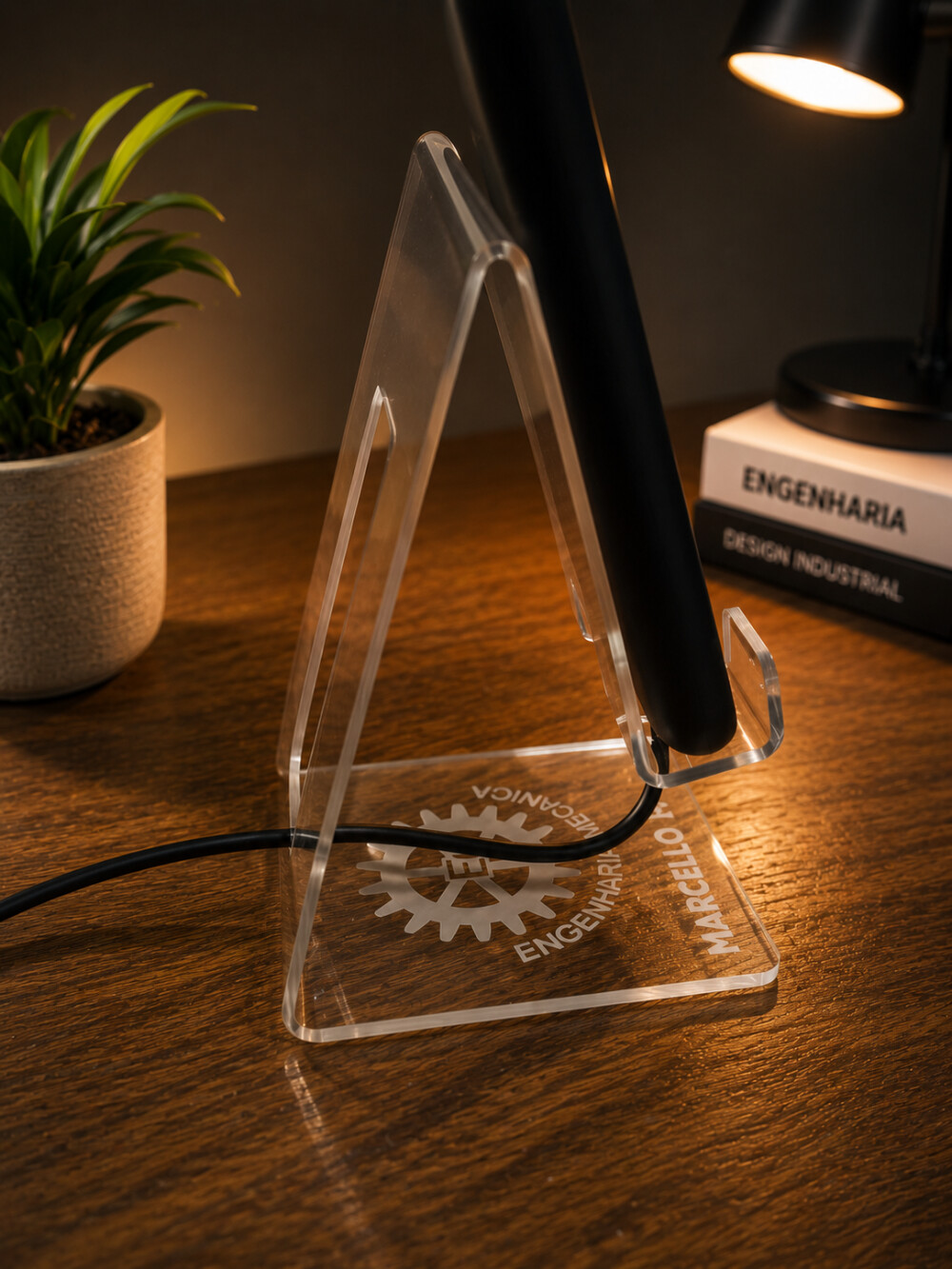 Suporte de mesa para celular em acrílico com personalização a 
