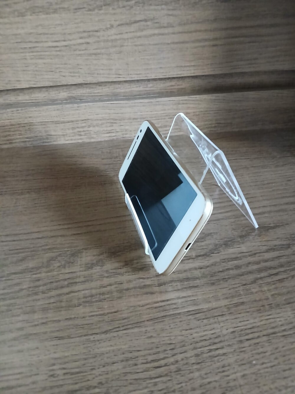 Display para celular em acrílico com personalização a laser