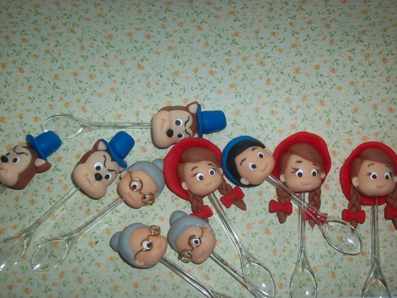 20 Colheres de Acrilico Chapeuzinho Vermelho
