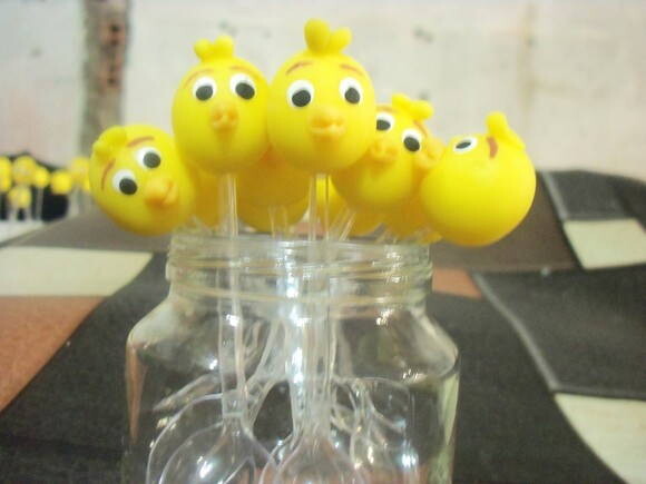 20 Mini colheres Pintinho Amarelinho