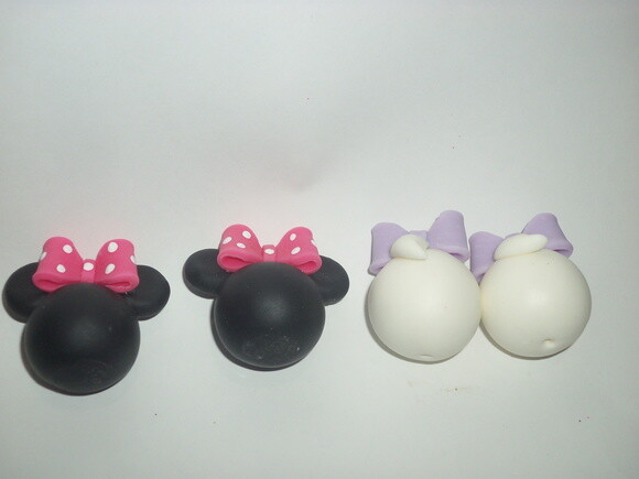 Apliques em biscuit cabeça da Minnie