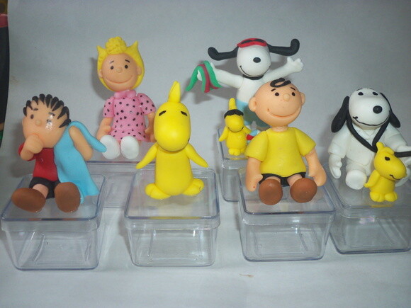 Caixinha de acrilico turma do Snoopy