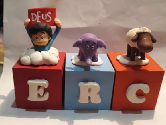 Cubos em mdf com biscuit 3 Palavrinhas