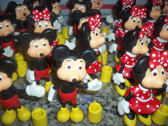 Porta lápis Mickey e Minnie.