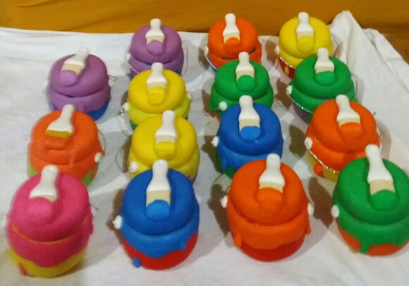 Potes de papinha Pintando o sete.