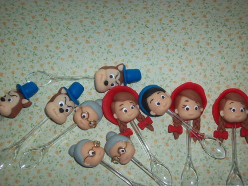 20 Colheres de Acrilico Chapeuzinho Vermelho