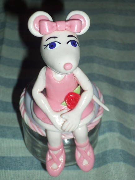 angelina no pote de papinha