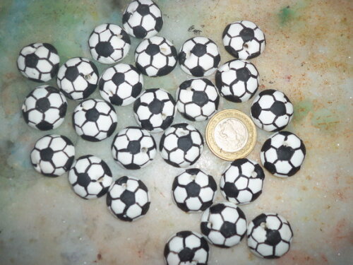 Apliques em biscuit bola.