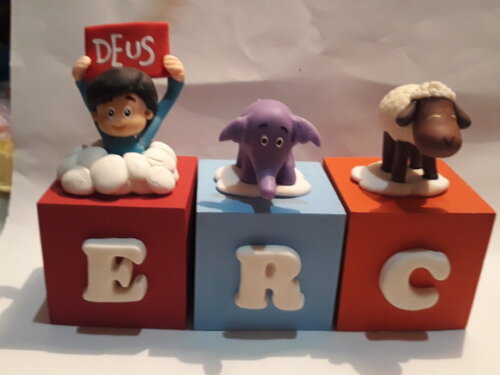 Cubos em mdf com biscuit 3 Palavrinhas