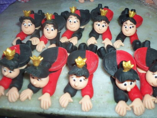 forminha para docinho em biscuit Alice