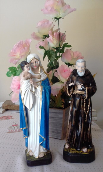 Nossa Senhora Rainha dos Apóstolos e Padre Pio
