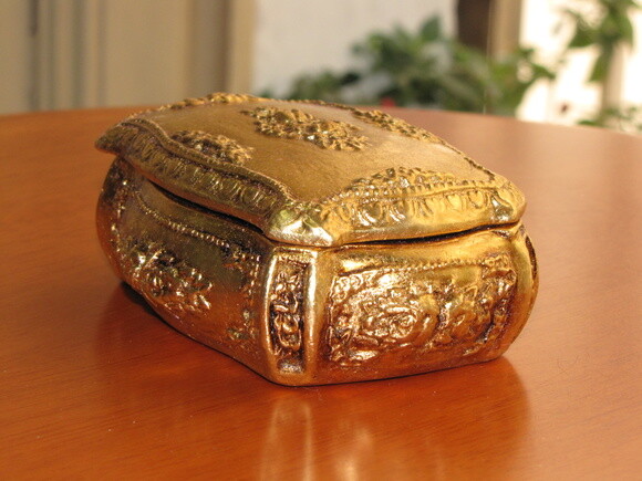 Porta Jóia de gesso folheado a ouro
