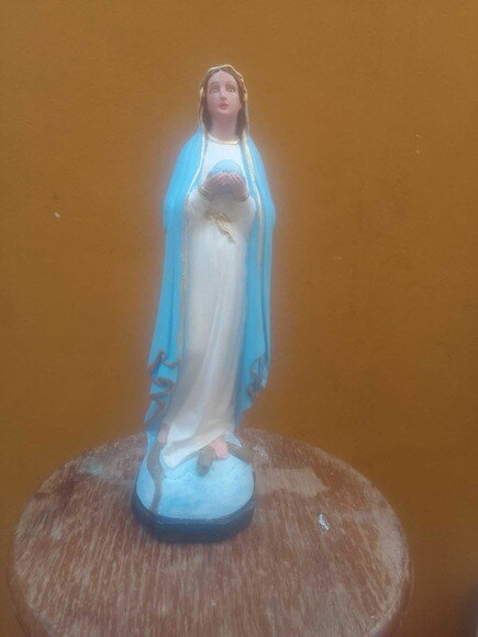 Nossa Senhora com o globo na mãos