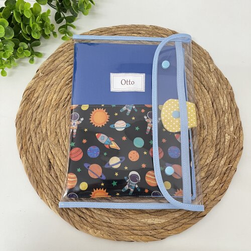 Porta caderneta de vacinação astronauta personalizada