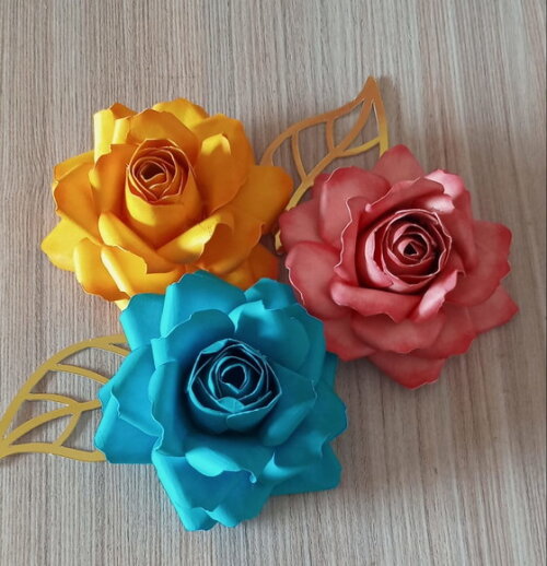 Kit 3 Rosas de Papelcom Pintura Realista