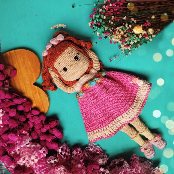 Boneca de Crochê Amigurumi com Vestido Menina