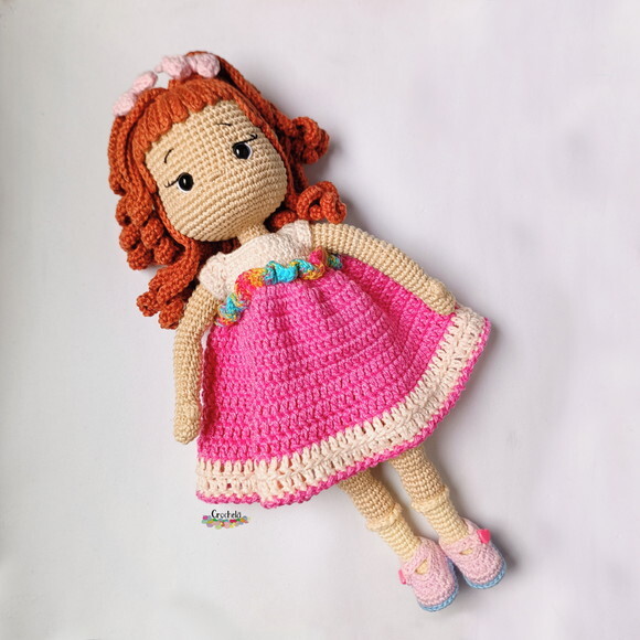 Boneca de Crochê Amigurumi com Vestido Menina