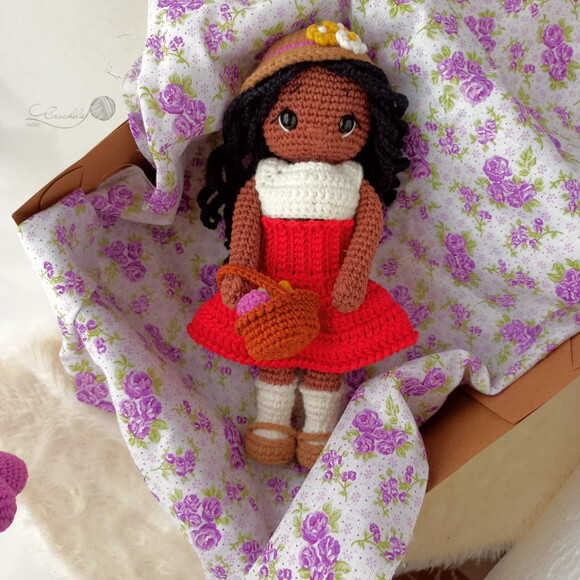 Boneca de Crochê em Amigurumi Tema Jardim Encantado