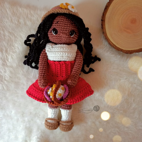 Boneca de Crochê em Amigurumi Tema Jardim Encantado