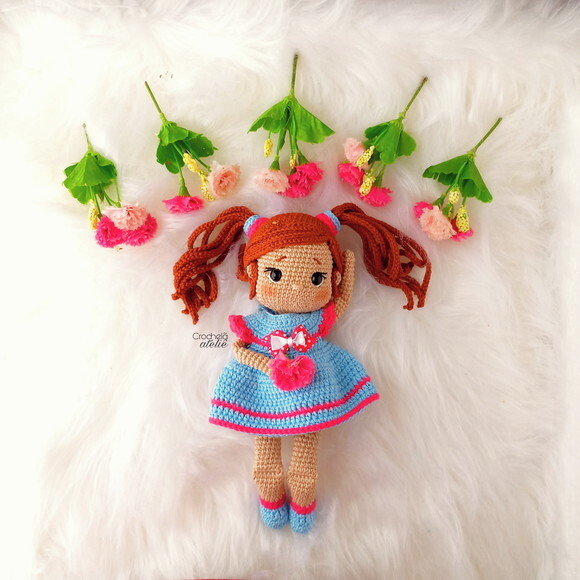Boneca Personalizada de Crochê em Amigurumi