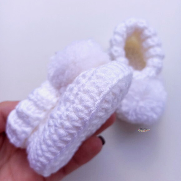 Conjunto Inverno Touca e Sapatinho de Crochê