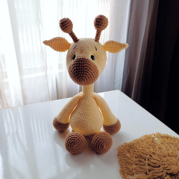 Girafa de Crochê Amigurumi para Decoração Coleção Safári