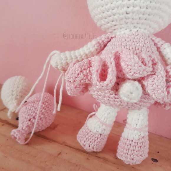 Ursinho Menina de Crochê Amigurumi