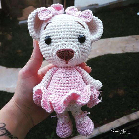 Ursinho Menina de Crochê Amigurumi