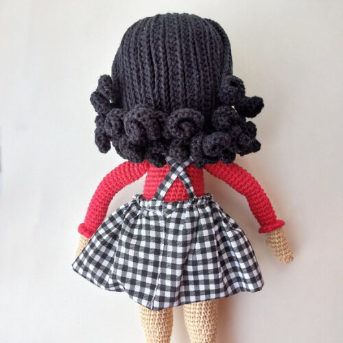 Boneca Amigurumi com Vestido Xadrez