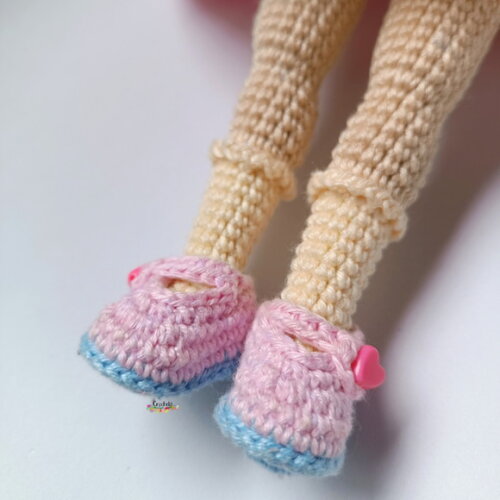 Boneca de Crochê Amigurumi com Vestido Menina